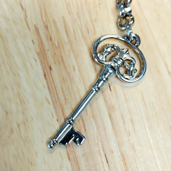 Vintage Liz Claiborne purse/ backpack clip. - Picture 3 of 5